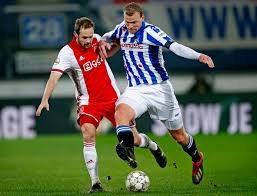 De software bestaat uit een voetbal tekenprogramma en uit een animatie module. Blind Zet Krabbel Onder Nieuw Contract Bij Ajax Juiste Moment Om Bij Te Tekenen Nederlands Voetbal Tubantia Nl