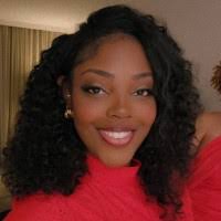 Amber Lucy's Instagram, Twitter & Facebook