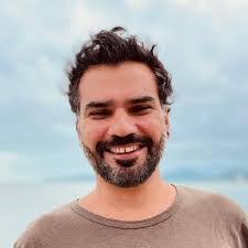 Julio Coelho's Instagram, Twitter & Facebook