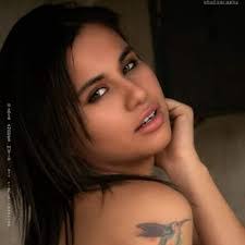 Laura Dorado's Instagram, Twitter & Facebook