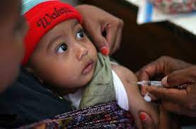 Vacunarse protege tu salud y la vacunarse es un acto de solidaridad con los grupos de mayor riesgo: La Vacunacion Salva Vidas En El Mundo