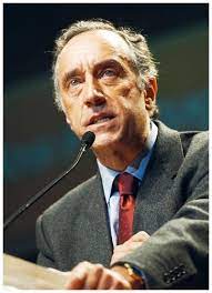 Tal como acontece sempre todos os anos, marcelo rebelo de sousa esteve na feira de solidariedade rastrillo, da associação novo futuro, que se realiza no marcelo rebelo de sousa contou que vai passar a consoada em família na casa de um dos seus irmãos. Marcelo Rebelo De Sousa Descendente De Minhotos Pode Candidatar Se A Presidencia Da Republica Blogue Do Minho