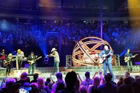 Garth Brooks, Trisha Yearwood Bring Nostalgia on World Tour