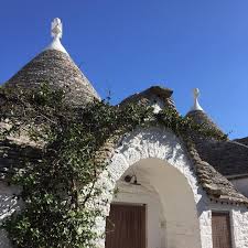 Premiere Journee Dans Les Pouilles Visitpuglia Puglia Alberobello In 2020 Puglia Alberobello Visiting