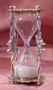 Atenas Y Su Galeria De Arte Moderno Sobrefotos Relojes De Arena Reloj De Arena Artesanias Decoracion