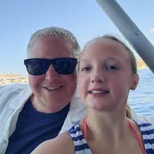 What hotels in Minneapolis have a pool, hot tub, and on-site restaurant?