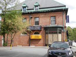 Cafe Sol Azteca And Union Street Restaurant Are Hidden Gems In The Center Of Newton Centre Both Restaurants Open Up To Selling House Outdoor Eating Restaurant
