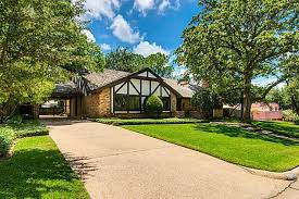 1213 Greenbriar Lane Arlington Tx 4 Bed 3 Bath 4 626 Sqft House Styles Real Estate