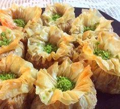 Cevizli Firfirella Baklava Yiyenlerden Tam Not Aldi Sizde Bu Nefis Baklavadan Yapmak Isterseniz Videoyu Izleyin Yemek Tarifleri Yemek Tatli