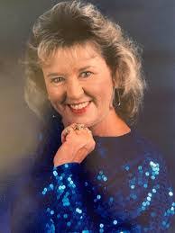 Jeanette Lloyd's Instagram, Twitter & Facebook