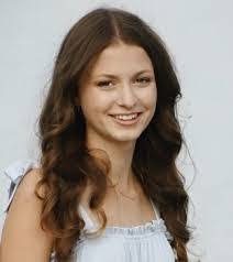 Rebecca Sinnett's Instagram, Twitter & Facebook