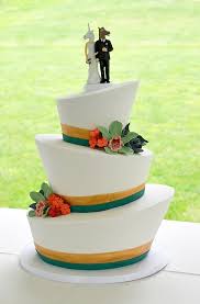 Whether it's a fun animal cake for a birthday, a traditional wedding cake, or a corporate cake to celebrate an achievement, i'm excited to help you create the cake of your dreams! Fine Art Wedding Cakes Honey Crumb Cake Studio Seattle Bakery Custom Cakes Wedding Cakes