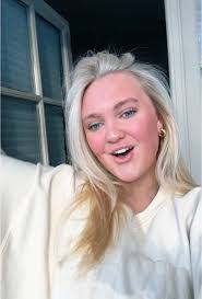 Savannah Hansen's Instagram, Twitter & Facebook