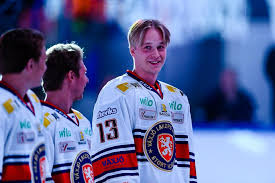Vi liverapporterar från tidig morgon till sen kväll. Pettersson Smiles For The Camera At The Recent Vaxjo Lakers Skills Competition Canucks