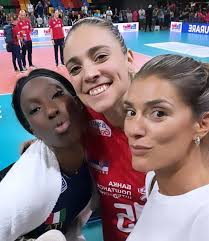 A ex-ponteira Francesca Piccinini reencontrou as amigas Paola Egonu e  Jovana Stevanovic.