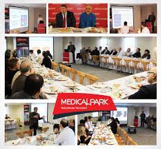 unlu onkolog prof dr mahmut ozsahin tomoterapi yi medical park bahcelievler hastanesi hekimlerine sundu kanser unluler serum kina