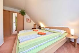 • modern eingerichteter wohnbereich mit schlafcouch • schlafzimmer • gartenterrasse. Ferienwohnung Elunia Heringsdorf Aktualisierte Preise Fur 2021
