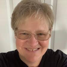 Introduction of a woman from Maine with interests in kayaking and  photography