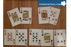 Texas holdem is the most popular variation of poker. Who Wins If Two Players Have A Straight In Poker With Examples Poker Fortress