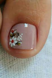 En sí el color de uñas moderno surge posteriormente al descubrimiento y perfeccionamiento de pintura para coches. Pin By Magdalena Podemska On Arte Unas Pedicure Nail Art Pedicure Nails Toe Nails