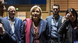 Marine le pen a été rattrapée par les affaires d'emplois présumés fictifs au parlement européen. Mise En Examen De La Chef De Cabinet De Marine Le Pen