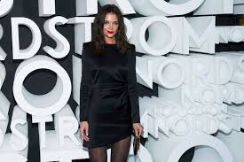 See more ideas about katie holmes, holmes, katie holmes style. Katie Holmes Opens Up About Life After Tom Cruise Divorce That Time Was Intense London Evening Standard Evening Standard
