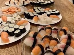 Les Sushi Maison C Est Facile Avec Le Tuto De Miss Tchiiif Cuisine Lifestyle Par Miss Tchiiif Sushi Maison Sushi Recette Facile Recette Sushi Maison