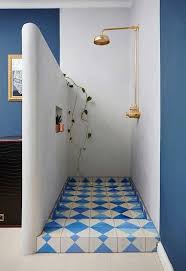 Blaues Badezimmer Ideen Und Tipps Um Die Umgebung Mit Dieser Farbe Zu Dekorieren Badezimmerideen Badezimmer Streichen Und Badezimmer