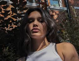 Emely Projects :: Photos, videos, logos, illustrations and branding ::  Behance