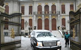 Gigi becali este un turist nelipsit de pe litoralul românesc. JustiÈ›ie VanzolealÄƒ La Palat Gigi Becali Este AÈ™teptat Galerie Fofo Libertatea