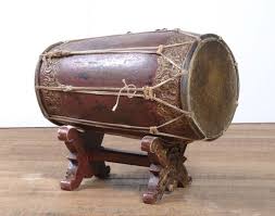 Biasanya digunakan sebagai pengiring dari gamelan. 8 Alat Musik Tradisional Jawa Timur Yang Kamu Harus Tahu Bukareview