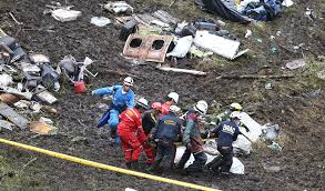 La investigación de las causas del trágico accidente del vuelo del chapecoense en el que 71 personas murieron y seis quedaron heridas empieza a arrojar sus primeros resultados. Fotos El Accidente De Avion Del Chapecoense En Colombia Internacional El Pais
