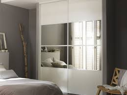 Des Portes De Placard Coulissantes Et Pratiques Leroy Merlin Porte Placard Porte Placard Coulissante Placard Blanc