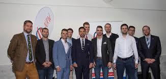 Ondanks de klassieke modellen, weet peter kaiser schoenen te ontwerpen die voldoen aan de laatste modetrends. Facebook