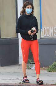 Elisabetta canalis su instagram mostra i capelli biondi sfumati con extension, pura tendenza inverno 2020, e woooow, il nuovo colore capelli di elisabetta canalis è un inno d'amore al biondo acceso. Elisabetta Canalis Out In La 06 24 2020 Celebmafia