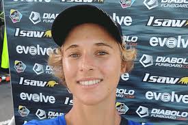 Portrait de Sarah Hauser, jeune windsurfeuse calédonienne installée à Hawaii