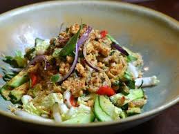 Bo Bun Vietnamien Au Boeuf La Vraie Recette Facile Et Faite Maison En 2020 Salade De Poulet Thai Salade Poulet Recette Thailandaise