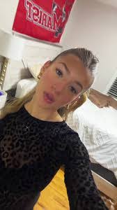 Brooke Connelly's Instagram, Twitter & Facebook