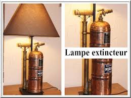 Mes Lampes Sont Realisees Avec De Reels Objets De La Vie Quotidienne Jouets Ustensiles De Cuisines Souvenirs De Famille Et Ustensile Cuisine Extincteur Lamp
