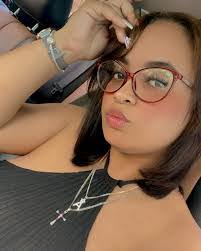 Ada Gomez's Instagram, Twitter & Facebook