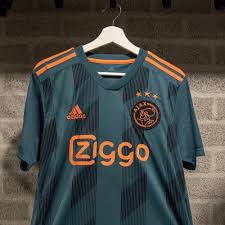 In de tweede helft pakte henk veerman nog zijn doelpunt mee, maar met treffers van rienstra, cox en flemming was. The New Away Kit 2019 2020 Ajaxamsterdam