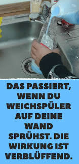 Das Passiert Wenn Du Weichspuler Auf Deine Wand Spruhst Die Wirkung Ist Verbluffend Tapete Entfernen Tapezieren Tapetenkle Alte Tapete Weichspuler Tipps