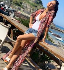 L'incendio nella casa natale sulla camilluccia e il trasferimento alla garbatella #lintervista giorgia meloni. Flora Canto La Mia Estate Al Circeo L Amore Con Brignano Nato A Sabaudia E I Ricordi Dell Infanzia