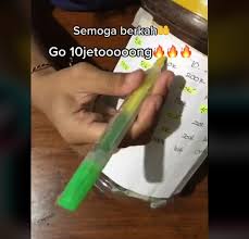 Dari berbagai pilihan seperti tabungan biasa, tabungan proteksi, tabungan berjangka, tabungan pendidikan hingga tabungan umroh, salah satunya setiap hari, bank akan menghitung penghasilan bunga harian atas saldo di akhir hari tersebut. Cara Membuat Tabungan Viral Di Tiktok Dapat Rp 10 Juta Dalam Setahun Gaes