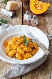Kurbis Gnocchi Rezept Selbst Gemachte Kurbis Gnocchi Mit Salbeibutter Homemade Pumpkin Gnocci Easy Pumpki Kurbis Gnocchi Rezept Gnocchi Rezepte Rezepte