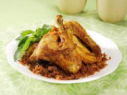 In Addition To Delicious Ayam Goreng Galang Has A Very Special Aroma The Savory Crepe From The Shredded Galangal Is Perfect W Ayam Goreng Makan Malam Makanan