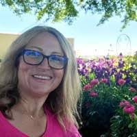 Shelly Sutter's Instagram, Twitter & Facebook