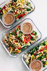 Una de ellas es hacer un 'meal prep' y cocinar para toda la semana en un solo día. Tuppers Termos Tarteras Y Trucos Para Llevarte La Comida Al Trabajo