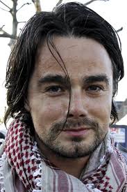 Mexico city) is de hoofdstad van mexico.de stad is het politieke, economische en culturele centrum van het land. Pin Van Petra Vreys Op Beautiful People To Me Beroemdheden Foto S Mooie Mannen Mannen