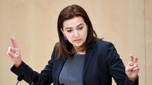 Sie wies etwa darauf hin, dass man schon jetzt beinahe 100.000 familien durch mittel aus dem fonds helfen habe können. Turkis Grun Susanne Raab Ubernimmt Frauenagenden Kurier At